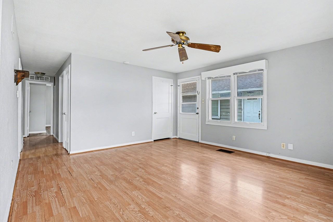 203 Ardennes Ave - Photo 7 of 17