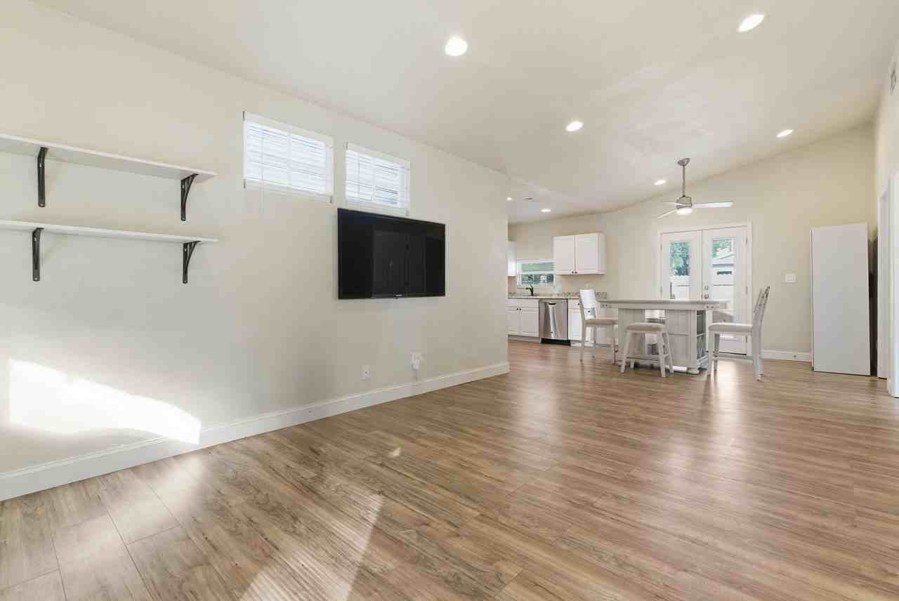 1302 E Louisiana Ave - Photo 7 of 25