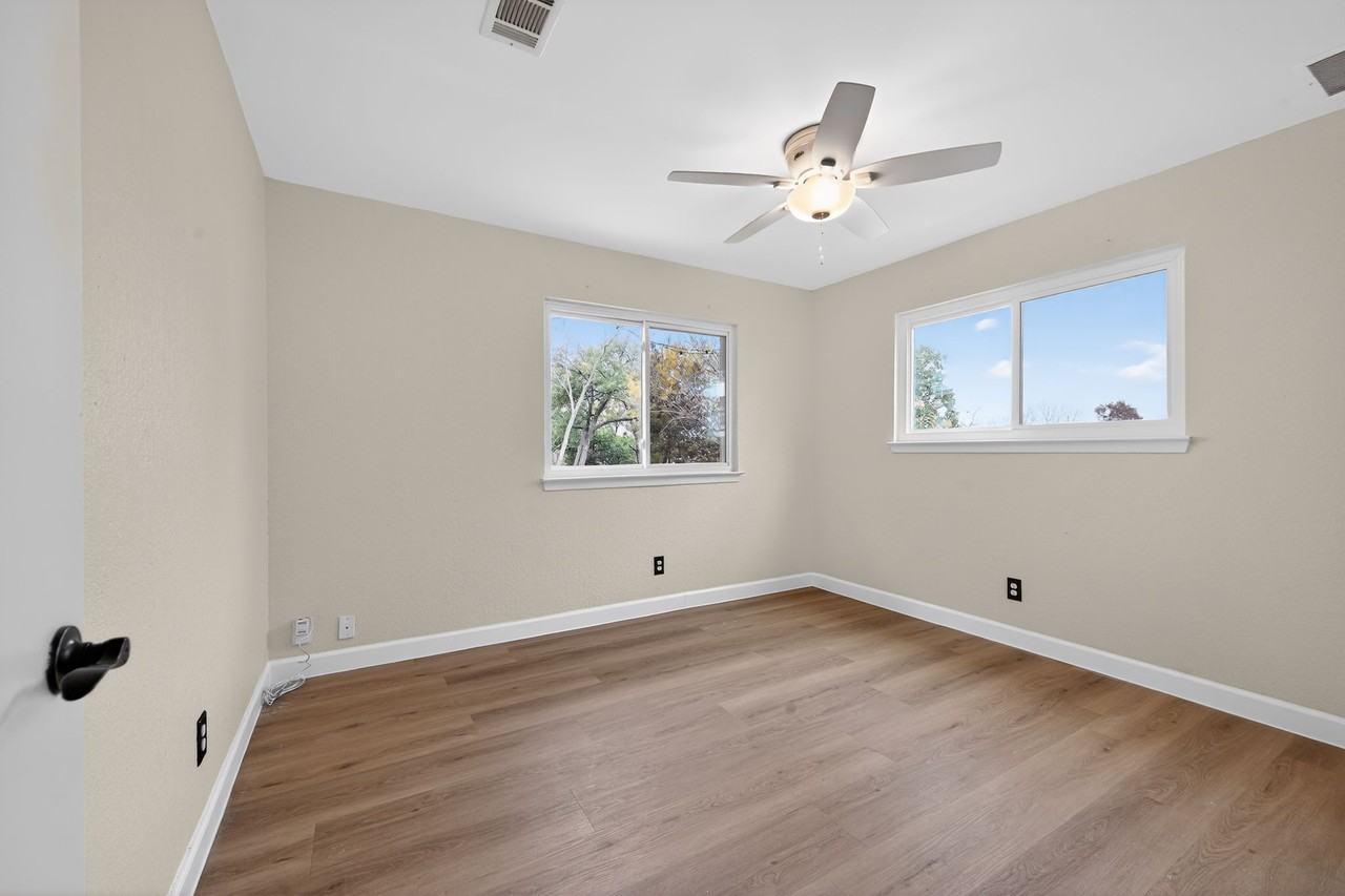 3104 Harpers Ferry Ln - Photo 5 of 18