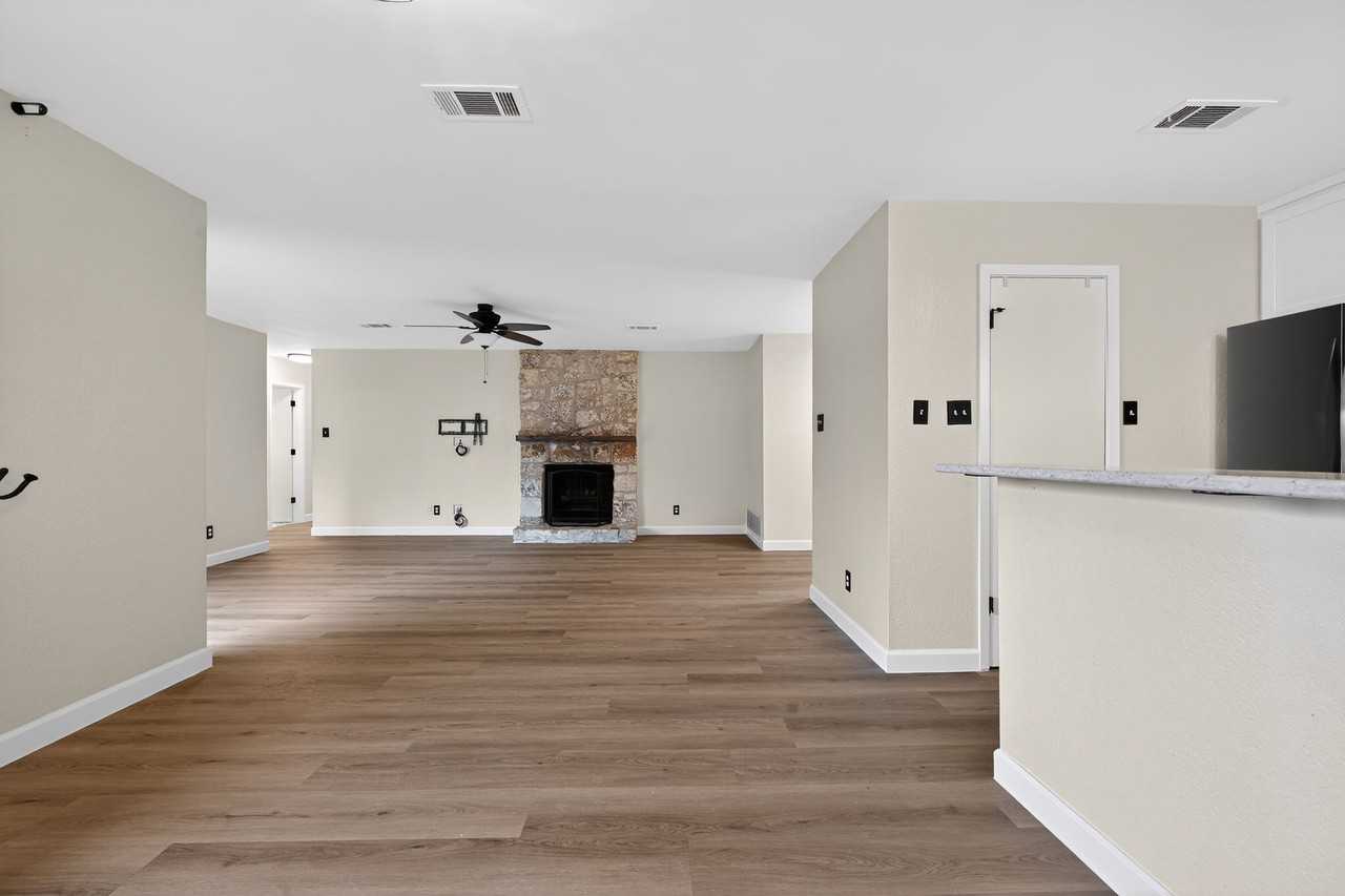 3104 Harpers Ferry Ln - Photo 6 of 18