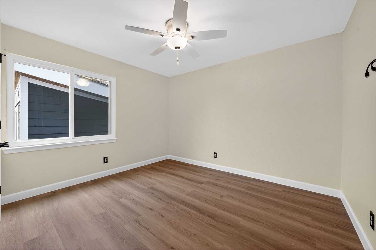 3104 Harpers Ferry Ln - Photo 7 of 18