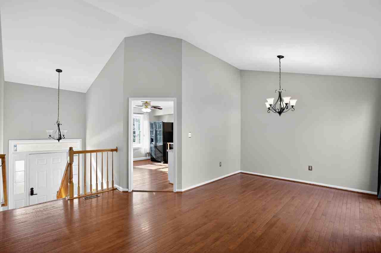 5828 Ruxton Dr - Photo 5 of 15