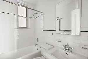 featured image of 25 E 10th St