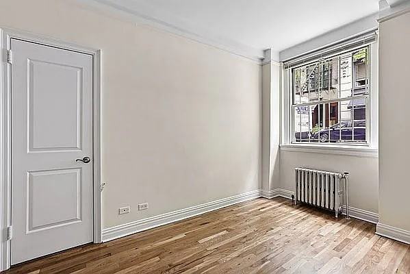 25 E 10Th St - Photo 2 of 9