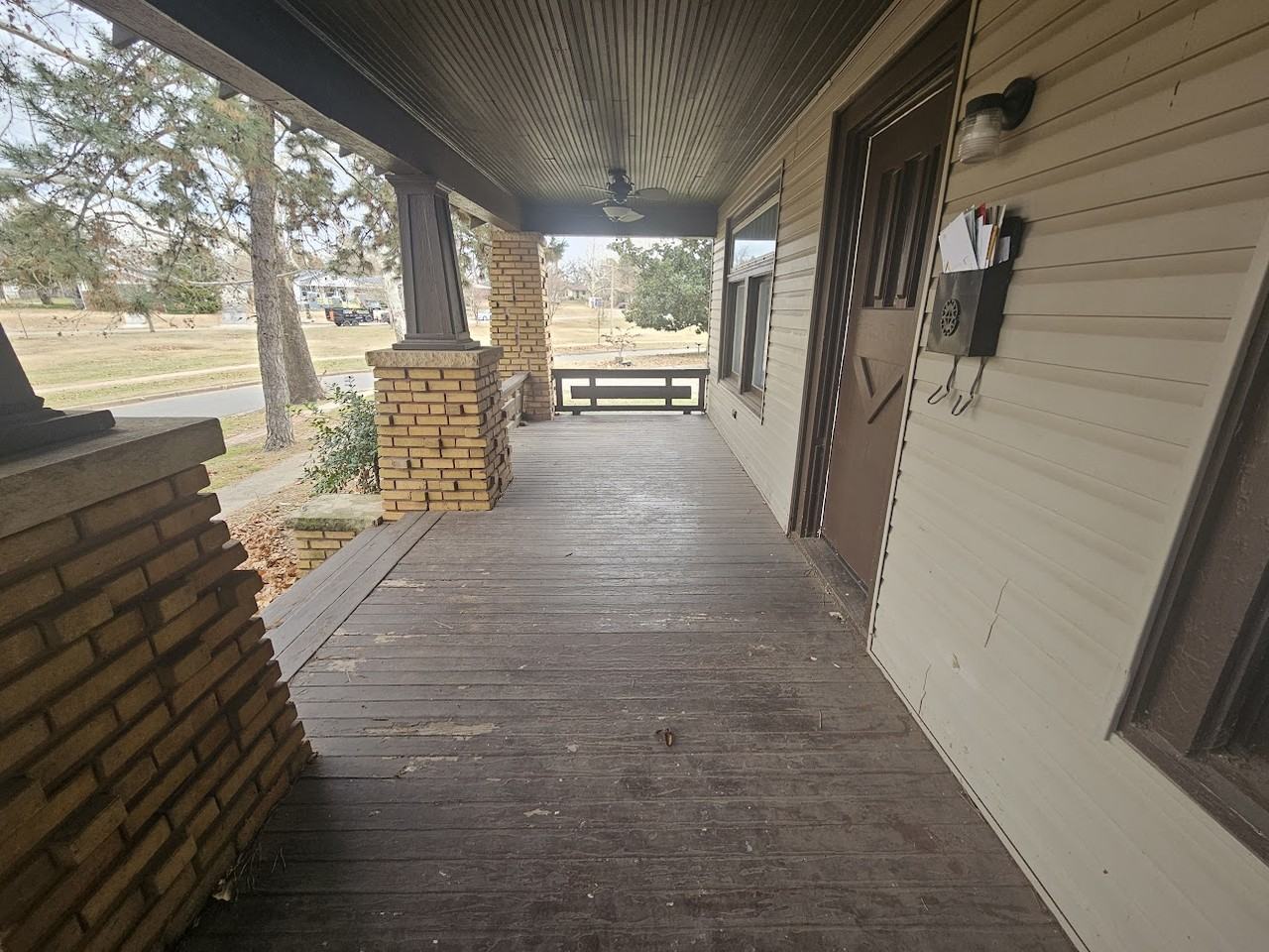 2915 N Harvey Pkwy - Photo 2 of 35