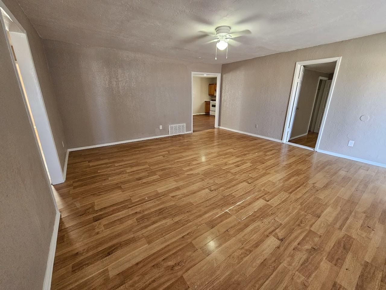 324 Nw 90th St - Photo 4 of 16