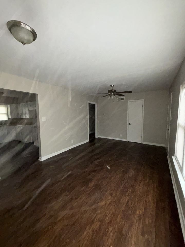 1501 School Dr - Photo 3 of 14