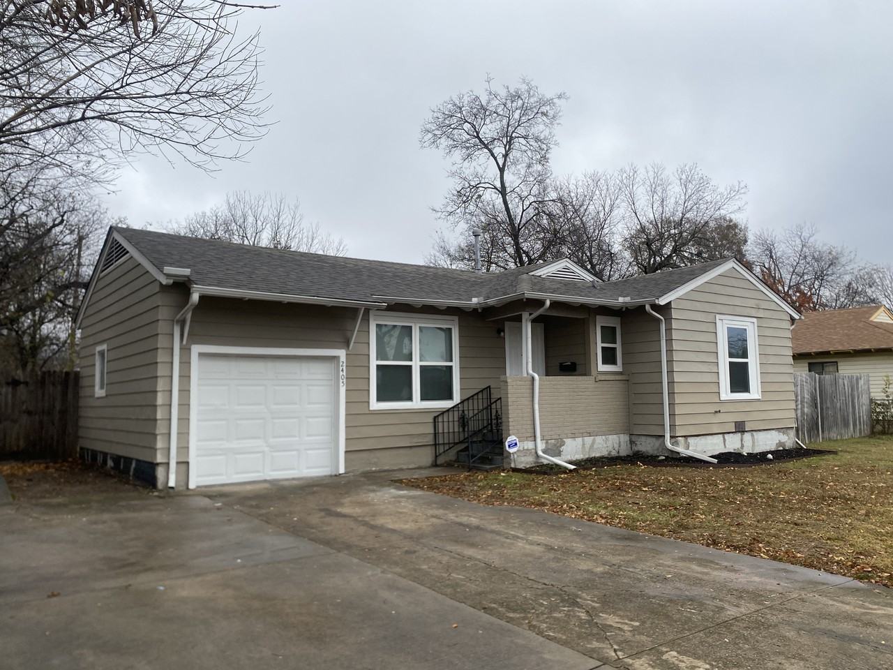 2405 Jennings Ave - Photo 2 of 14