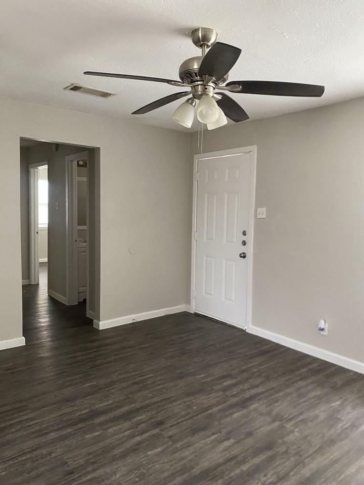 2405 Jennings Ave - Photo 3 of 14