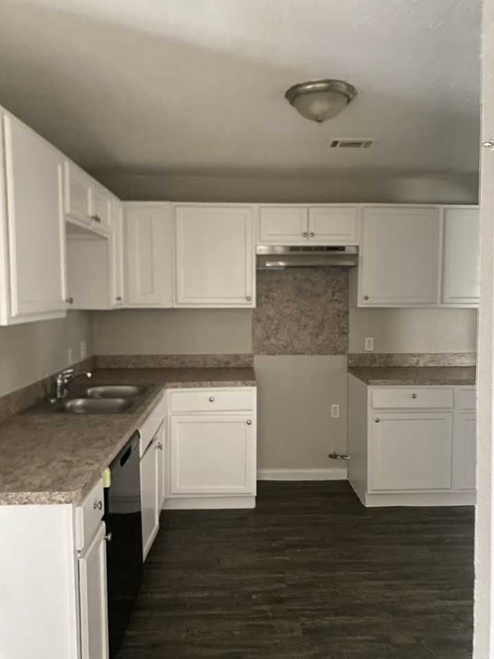 2405 Jennings Ave - Photo 7 of 14