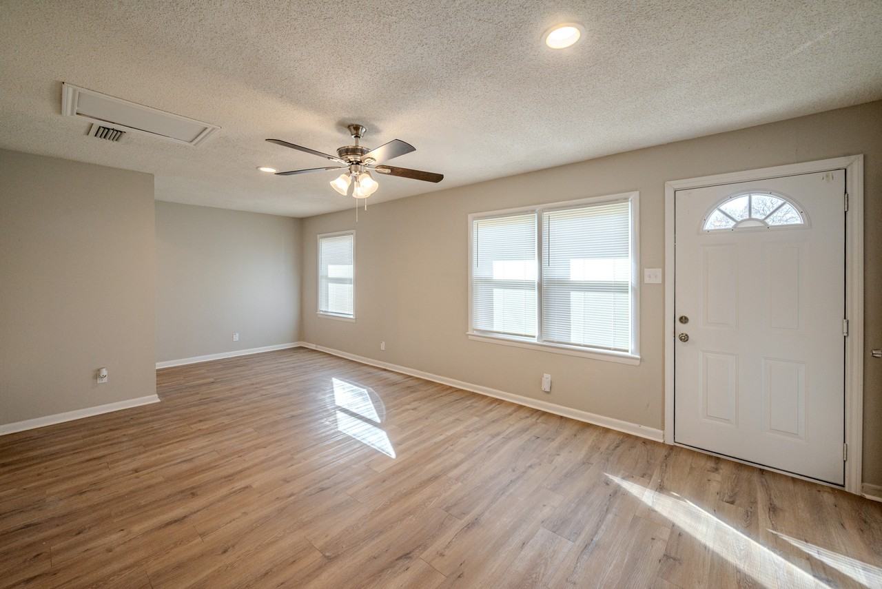 9020 Barber St - Photo 3 of 15