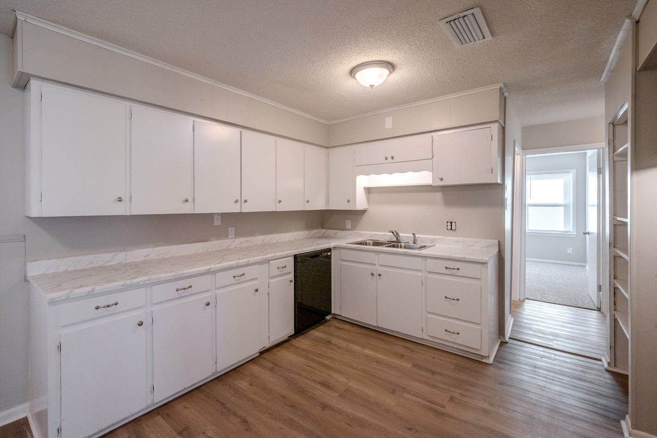 9020 Barber St - Photo 5 of 15