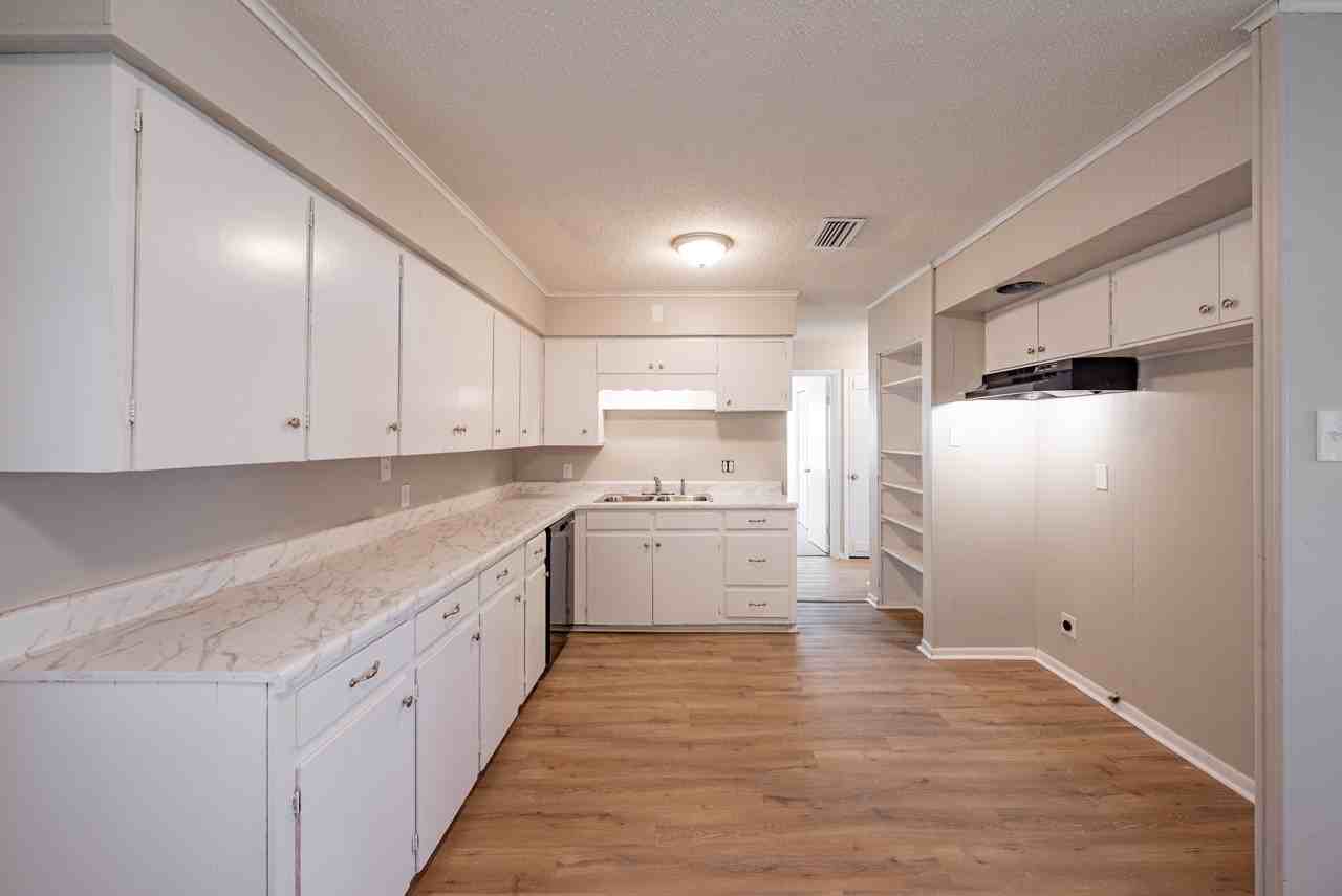 9020 Barber St - Photo 6 of 15