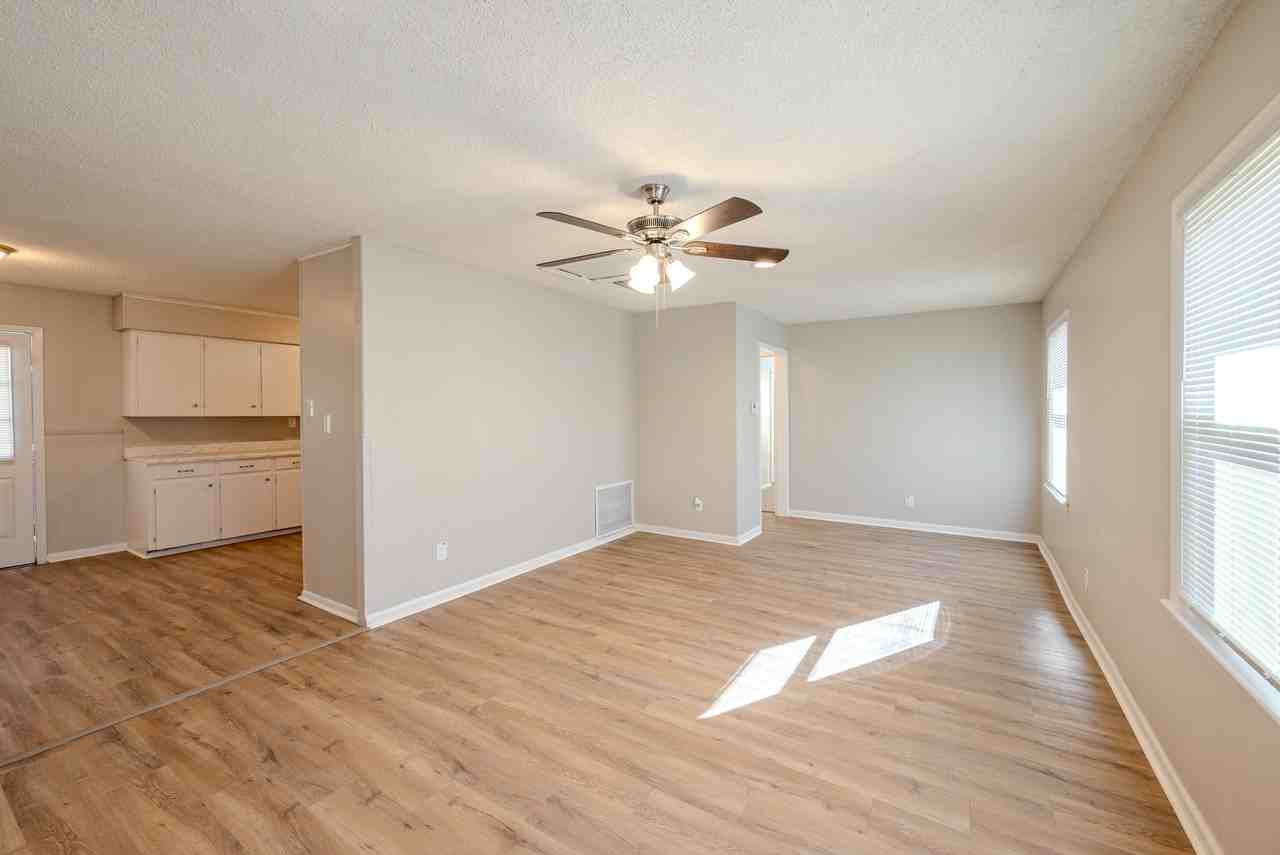 9020 Barber St - Photo 7 of 15