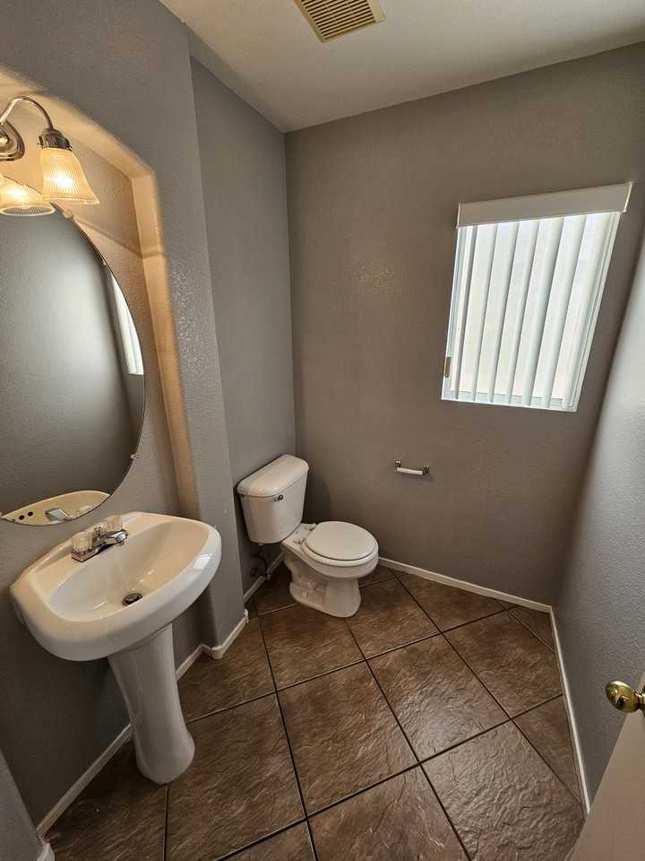 6030 Blue Autumn St - Photo 5 of 30