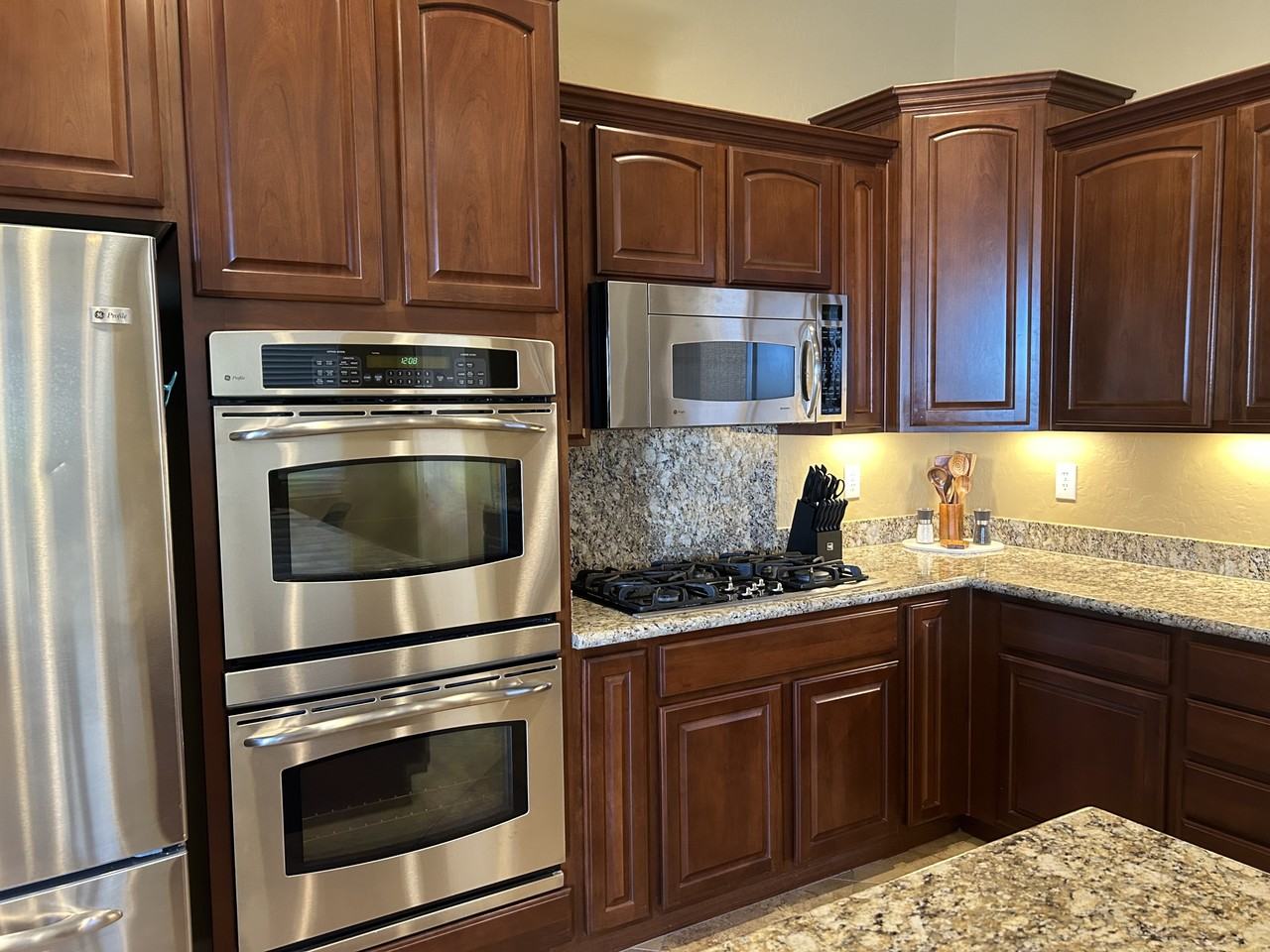 2685 La Boutique St - Photo 7 of 30