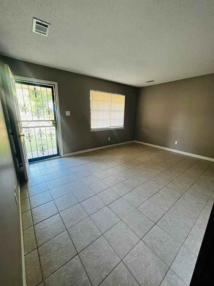 4180 Kerwin Dr - Photo 2 of 15