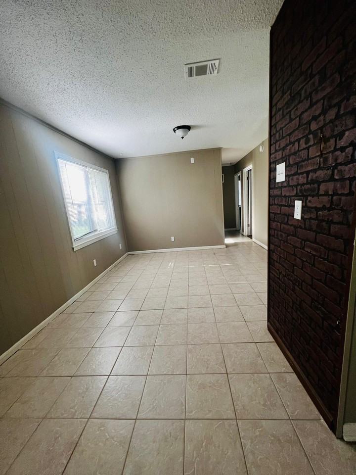 4180 Kerwin Dr - Photo 6 of 15