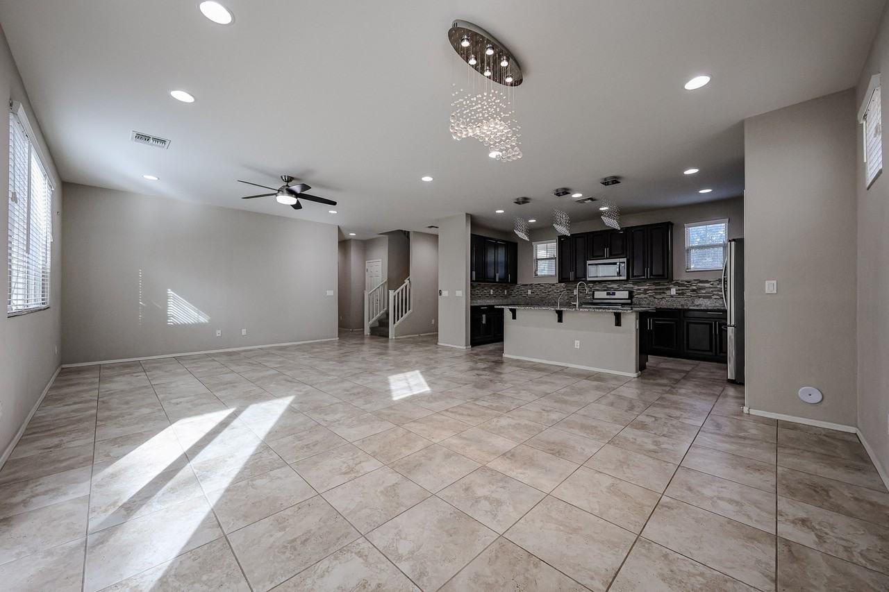 270 N Scott Dr - Photo 5 of 50