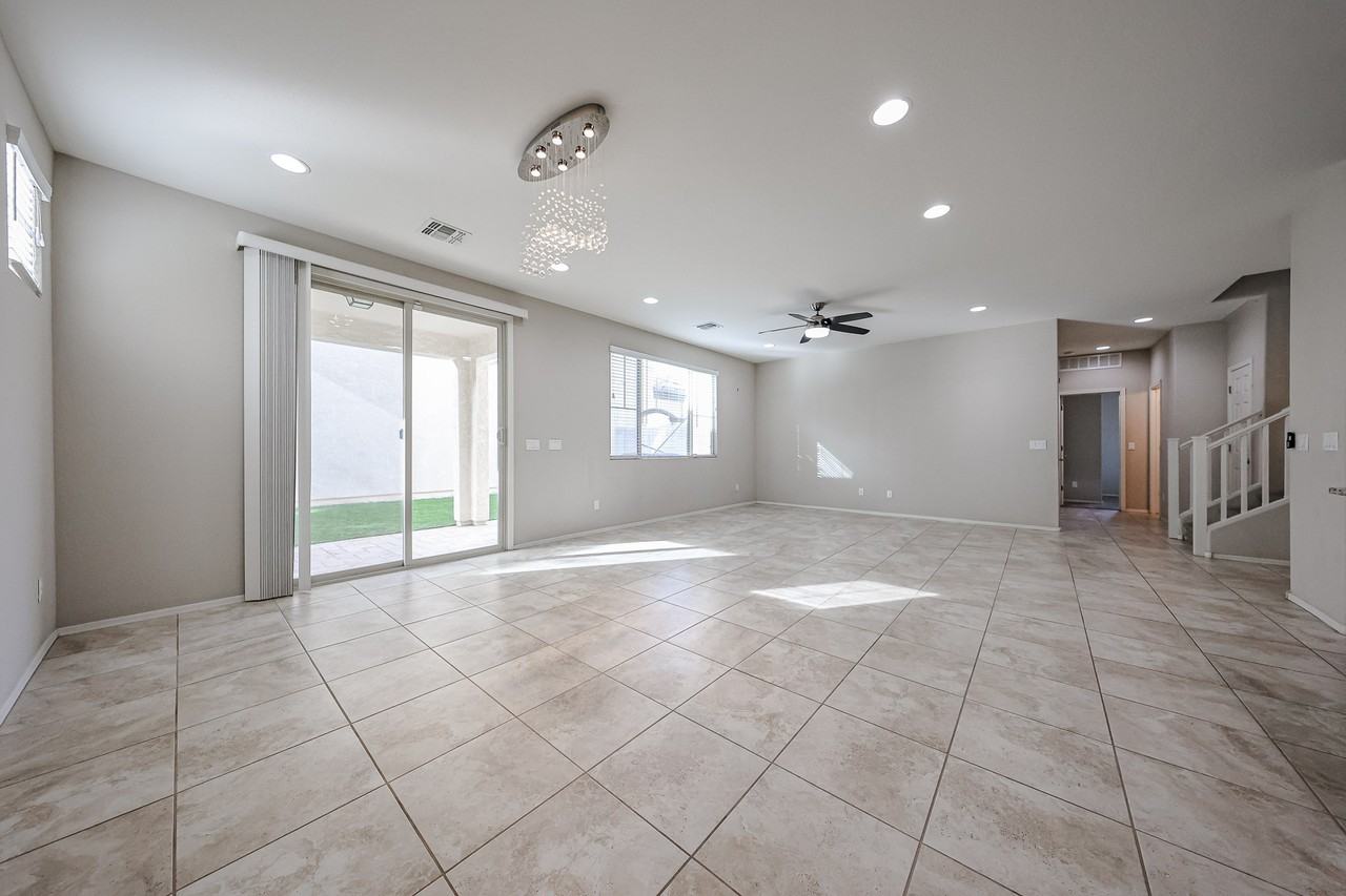 270 N Scott Dr - Photo 6 of 50