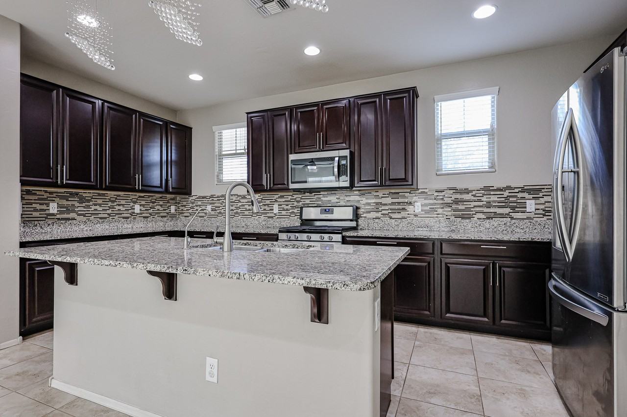 270 N Scott Dr - Photo 7 of 50