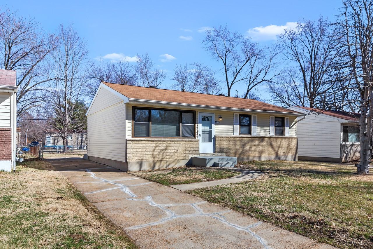 1379 Redman Blvd - Photo 2 of 19