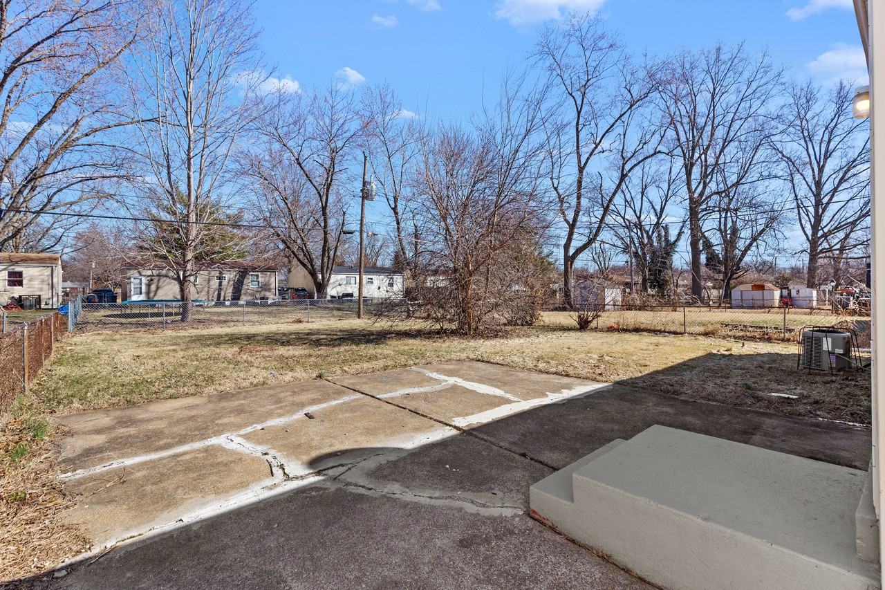 1379 Redman Blvd - Photo 3 of 19