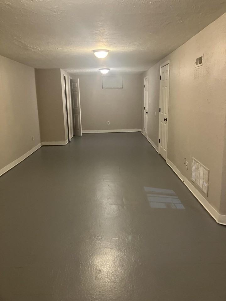 1242 Scott Ave - Photo 6 of 8