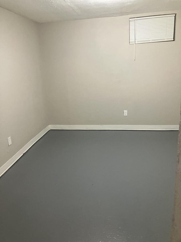 1242 Scott Ave - Photo 7 of 8