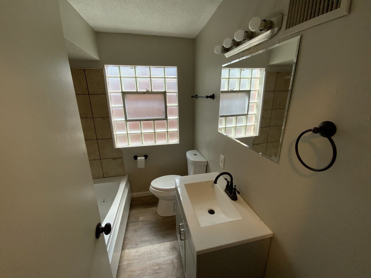 7013 Winchester Dr - Photo 2 of 10