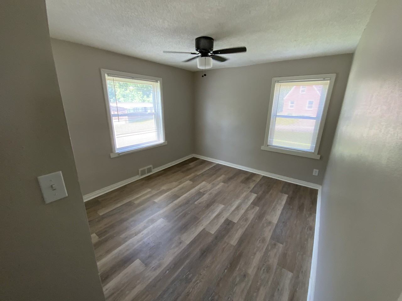 7013 Winchester Dr - Photo 5 of 10