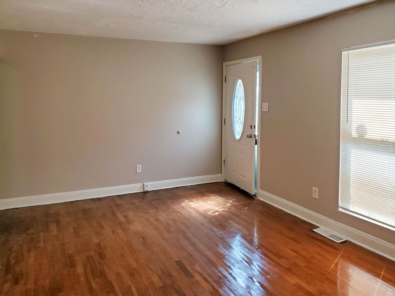 7491 Blanding Dr - Photo 5 of 9