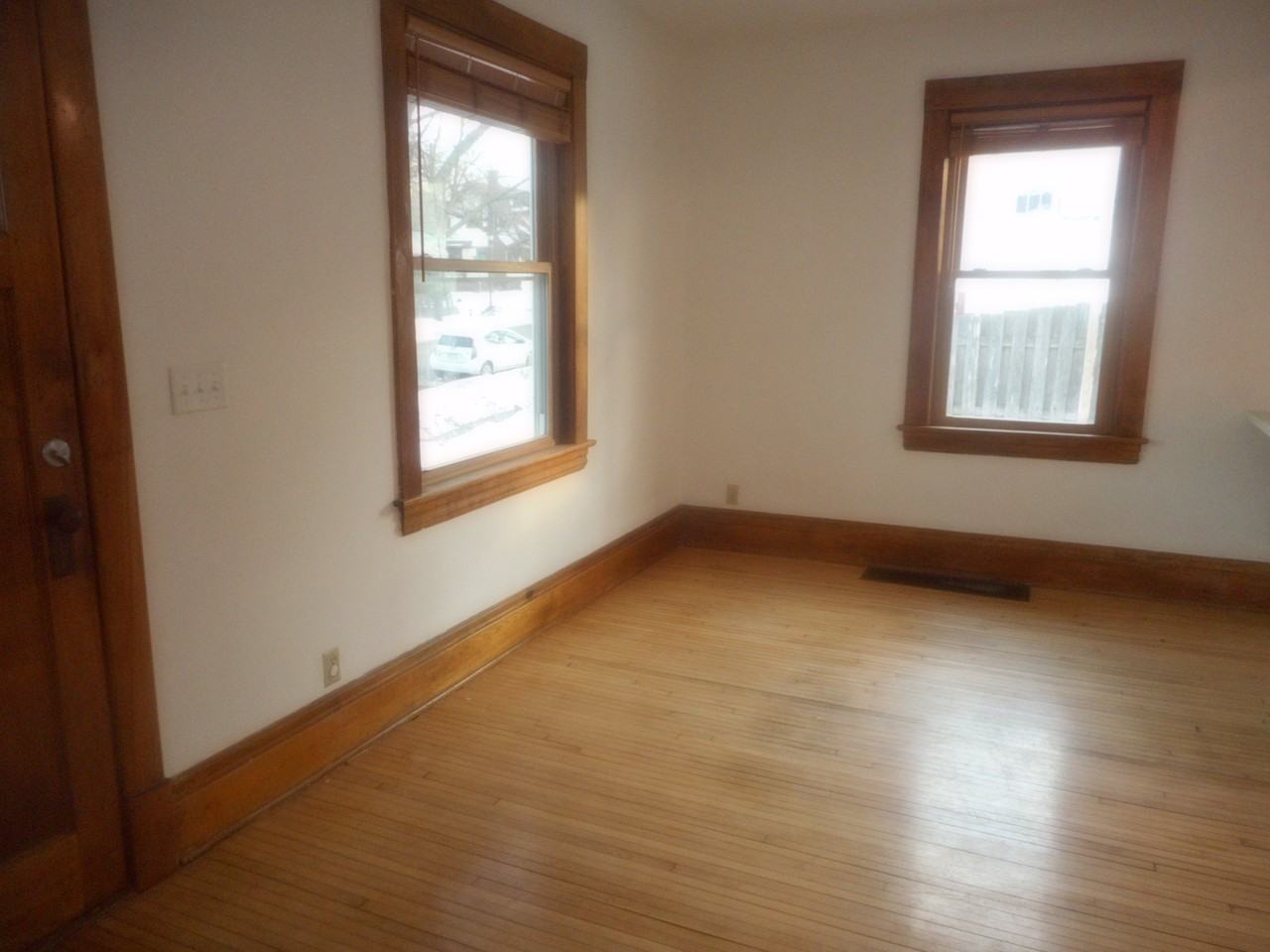 695 Ottawa Ave - Photo 2 of 12