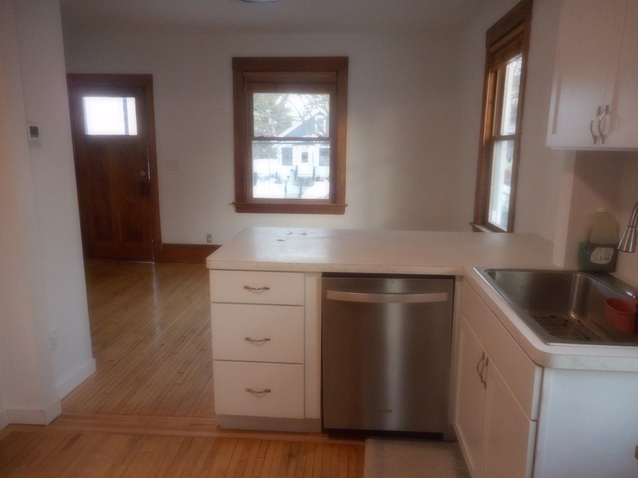 695 Ottawa Ave - Photo 3 of 12