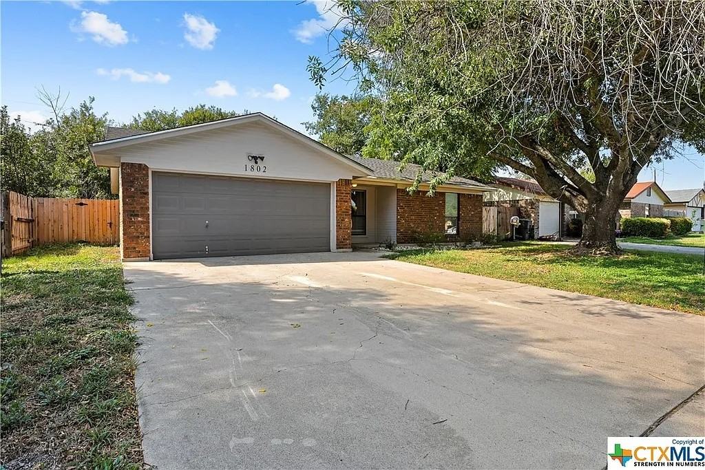 1802 Leisha Dr - Photo 2 of 13