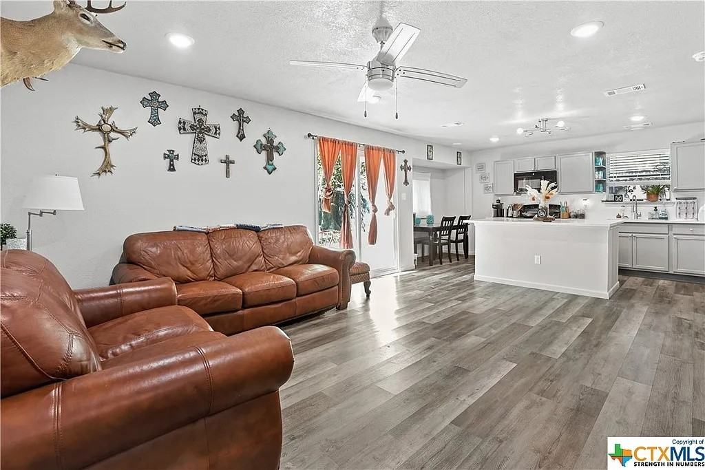 1802 Leisha Dr - Photo 6 of 13