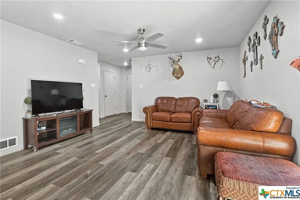 1802 Leisha Dr - Photo 7 of 13