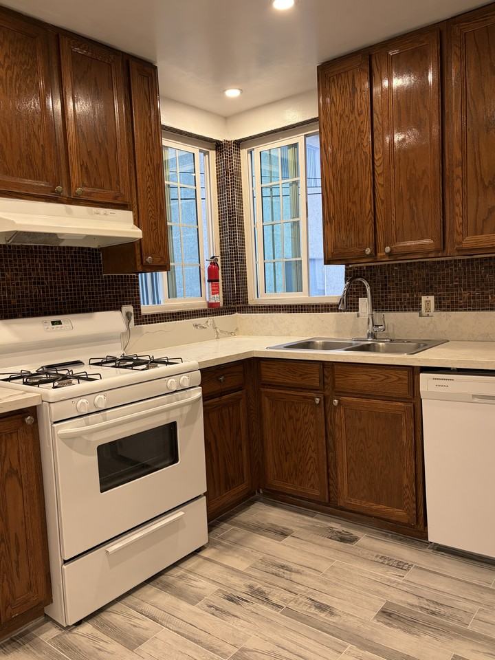 1700 Scott Rd #1706 - Photo 4 of 7