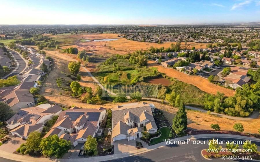 1550 Summerhill Ln - Photo 2 of 23