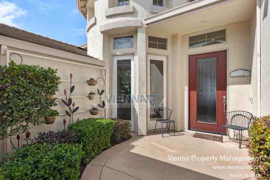 1550 Summerhill Ln - Photo 3 of 23