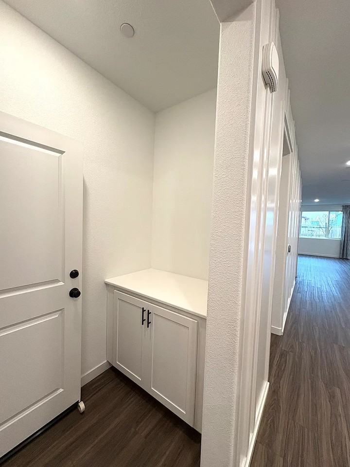 2328 Controllata St - Photo 2 of 16