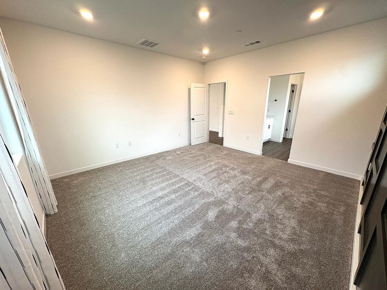 2328 Controllata St - Photo 4 of 16