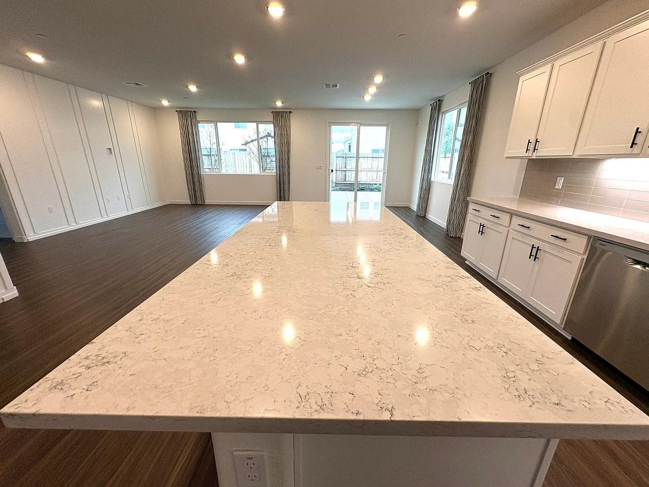 2328 Controllata St - Photo 6 of 16