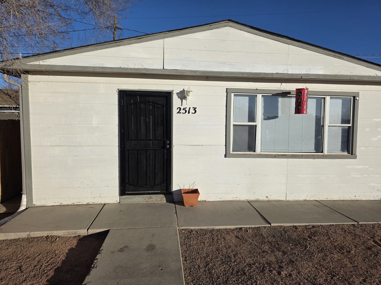 2513 E 9th St #2513 - Photo 2 of 8