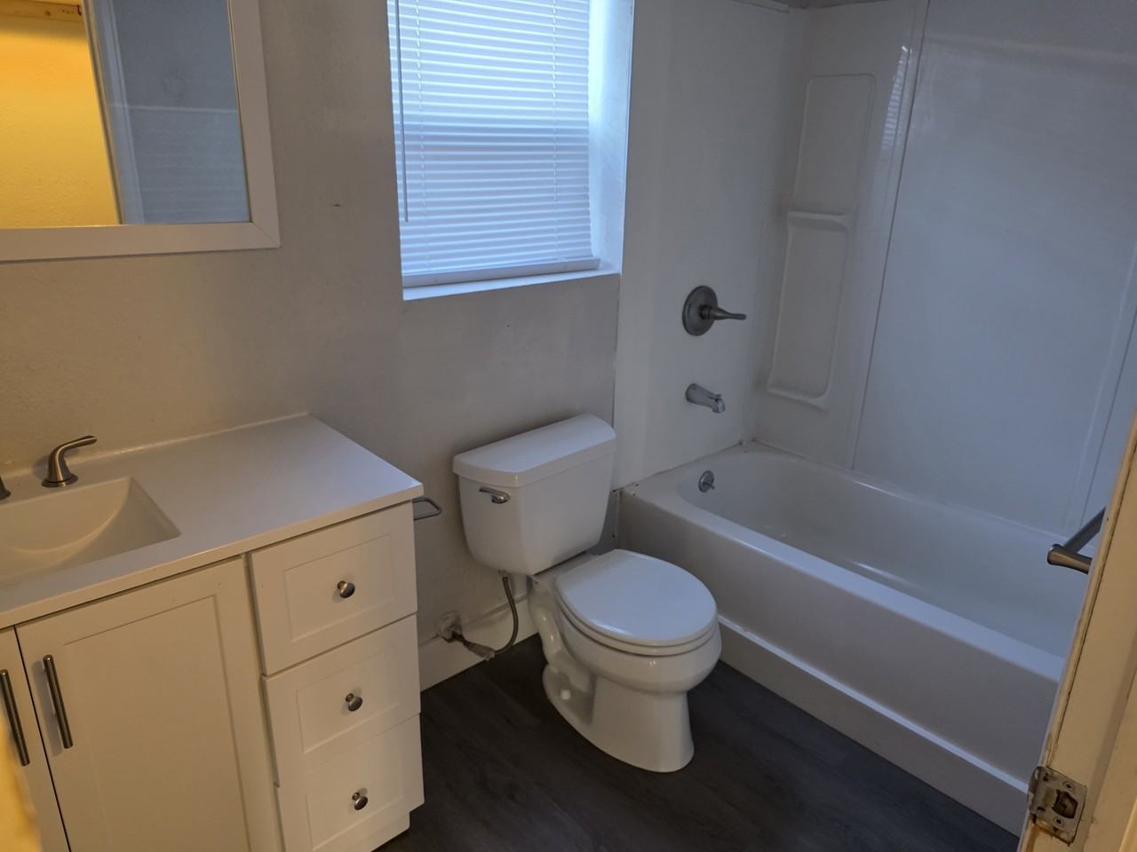 2513 E 9th St #2513 - Photo 5 of 8