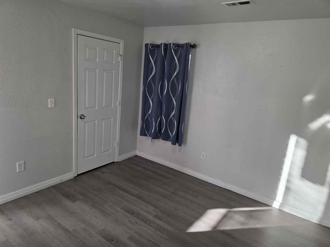 2513 E 9th St #2513 - Photo 7 of 8