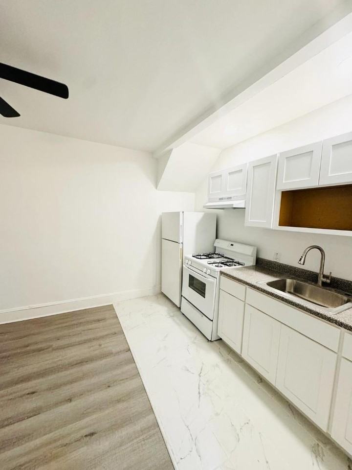 6647 Blakemore St - Photo 4 of 16