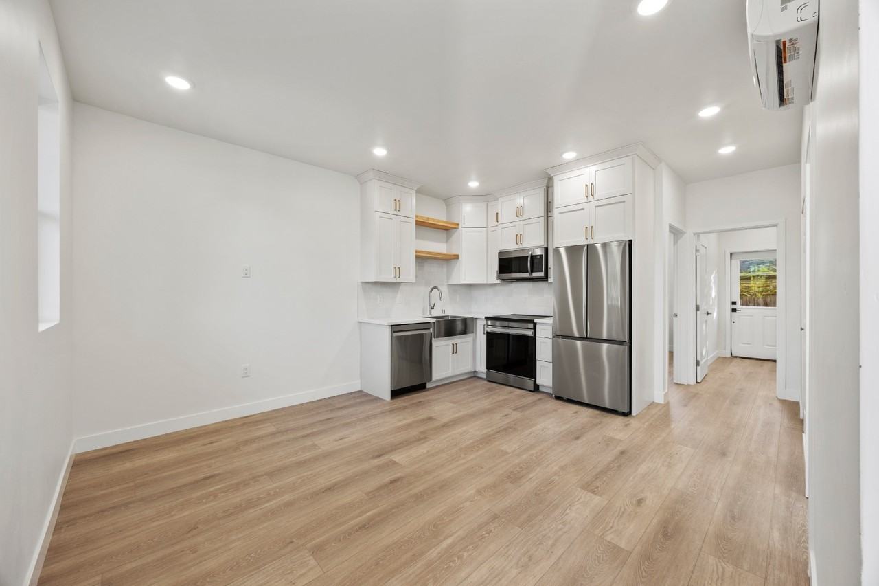 5008 P St - Photo 4 of 20