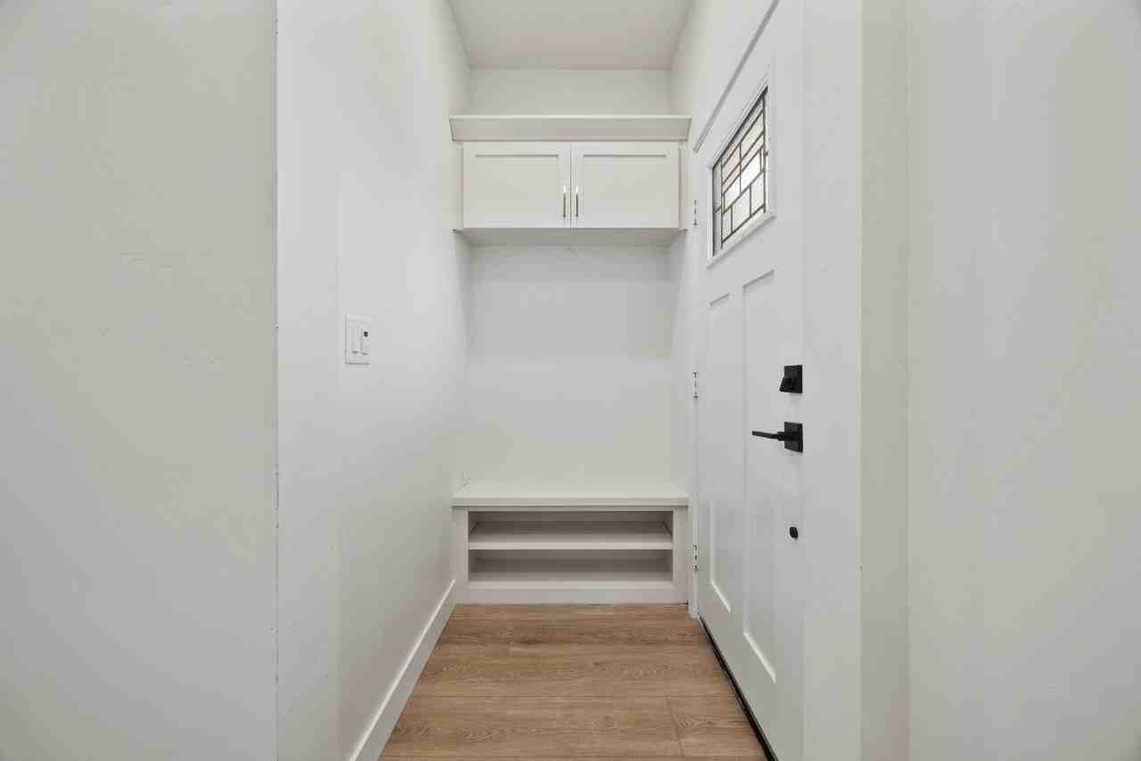 5008 P St - Photo 6 of 20