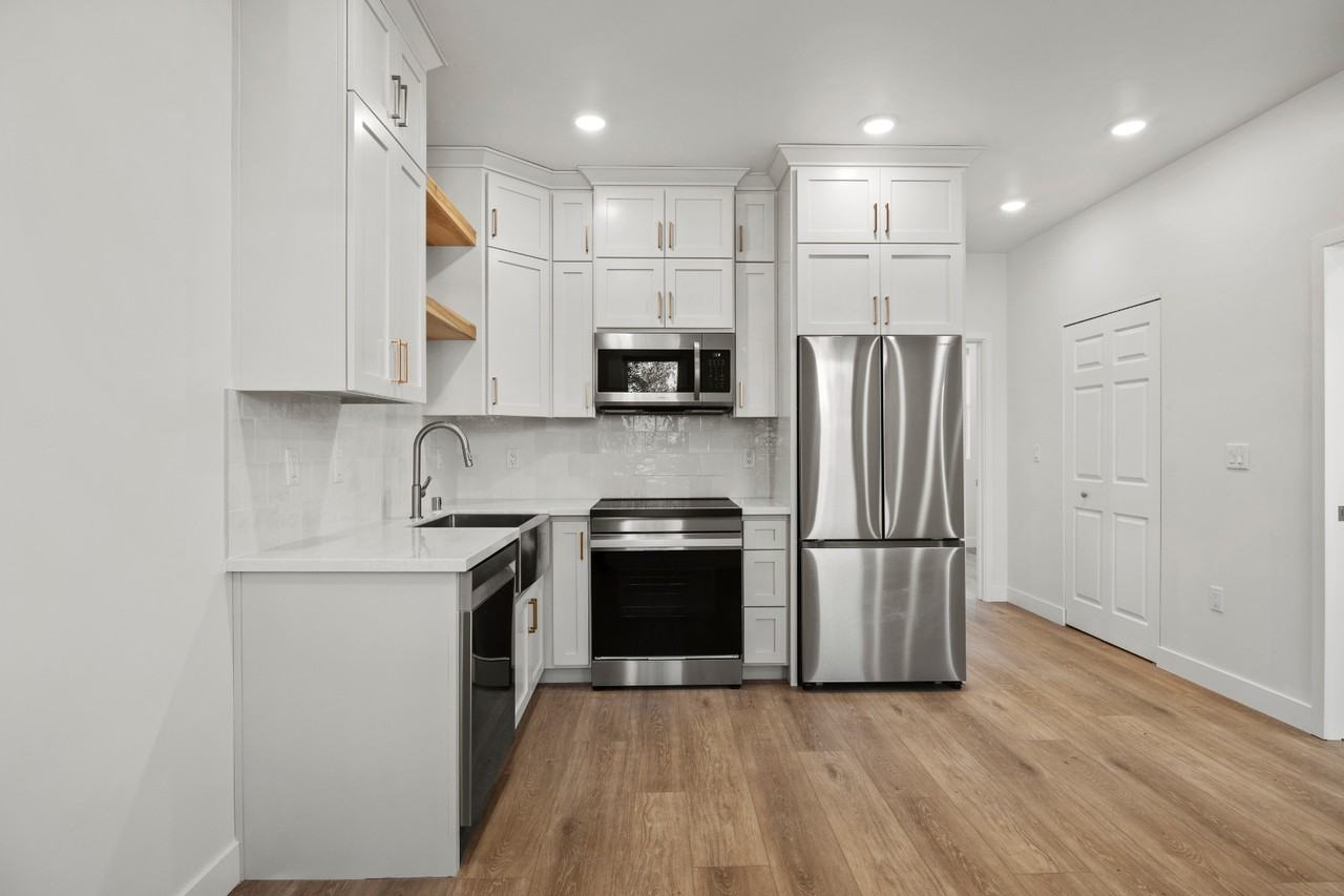 5008 P St - Photo 7 of 20